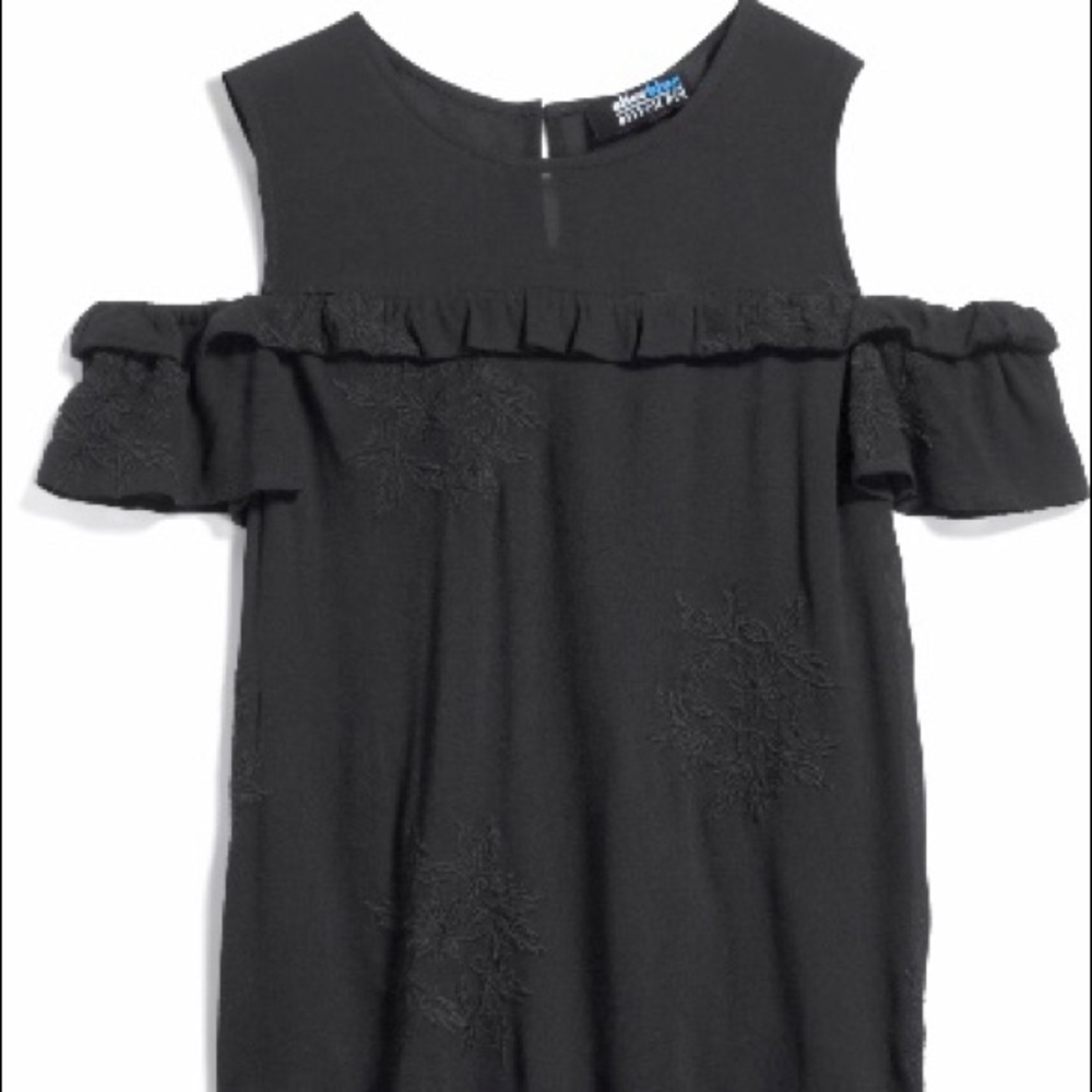 NWT Cold Shoulder Ruffle Top